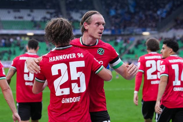 04.09.2026, xydrx, Herren, Fußball, 2.Bundesliga, Hannover 96 - Karlsruher SC, Saison 2026 2027, Heinz von Heiden Arena: Torjubel nach dem Tor zum 1:0 für Hannover 96 durch Torschütze Lars Gindorf (Hannover 96, 25) zusammen mit Stefan Teitur Thordarson (Hannover 96, 23) DFB regulations prohibit any use of photographs as image sequences and or quasi-video. *** September 4, 2026, xydrx, Men s, Soccer, 2. Bundesliga, Hannover 96 vs. Karlsruher SC, 2026–2027 season, Heinz von Heiden Arena: Celebrations after Lars Gindorf (Hannover 96) scored the 1–0 goal for Hannover 96, along with Stefan Teitur Thordarson (Hannover 96), 23. DFB regulations prohibit any use of photographs as image sequences and or quasi-video. Copyright: HMBxMedia YannisxDreimann