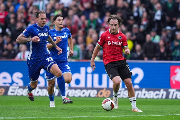 04.09.2026, xydrx, Herren, Fußball, 2.Bundesliga, Hannover 96 - Karlsruher SC, Saison 2026 2027, Heinz von Heiden Arena: Marcel Franke (Karlsruher SC, 28) und Rafael Pinto Pedrosa (Karlsruher SC, 36) und Lars Gindorf (Hannover 96, 25) im Sprint Duell DFB regulations prohibit any use of photographs as image sequences and or quasi-video. *** September 4, 2026, xydrx, Men s, Soccer, 2. Bundesliga, Hannover 96 vs. Karlsruher SC, 2026–2027 season, Heinz von Heiden Arena: Marcel Franke (Karlsruher SC), 28; Rafael Pinto Pedrosa (Karlsruher SC), 36; and Lars Gindorf (Hannover 96), 25, in a sprint duel. DFB regulations prohibit any use of photographs as image sequences and or quasi-video. Copyright: HMBxMedia YannisxDreimann