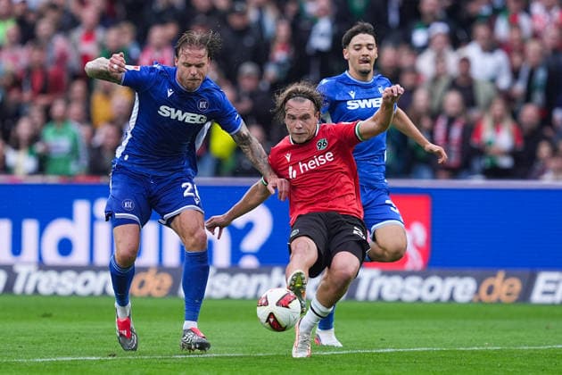 04.09.2026, xydrx, Herren, Fußball, 2.Bundesliga, Hannover 96 - Karlsruher SC, Saison 2026 2027, Heinz von Heiden Arena: Marcel Franke (Karlsruher SC, 28) und Rafael Pinto Pedrosa (Karlsruher SC, 36) im Zweikampf gegen Lars Gindorf (Hannover 96, 25) DFB regulations prohibit any use of photographs as image sequences and or quasi-video. *** September 4, 2026, xydrx, Men s, Soccer, 2. Bundesliga, Hannover 96 vs. Karlsruher SC, 2026–2027 season, Heinz von Heiden Arena: Marcel Franke (Karlsruher SC), 28, and Rafael Pinto Pedrosa (Karlsruher SC), 36, in a tackle against Lars Gindorf (Hannover 96), 25. DFB regulations prohibit any use of photographs as image sequences and or quasi-video. Copyright: HMBxMedia YannisxDreimann