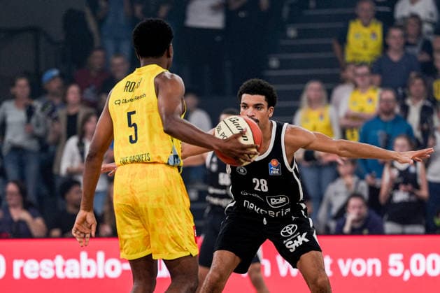 Deutschland: easyCredit BBL, Season Opener Veolia Towers Hamburg vs EWE Baskets Oldenburg Inselpark Arena (Hamburg): t28, Jeremy Roach (EWE Baskets Oldenburg, 5) Copyright: xStefanxTrochax