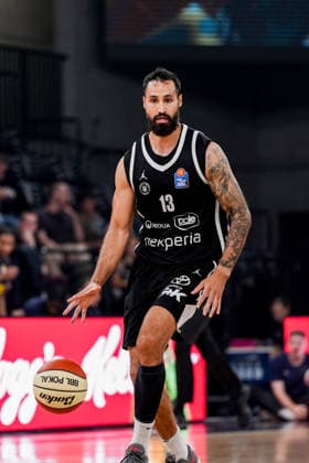Deutschland: easyCredit BBL, Season Opener Veolia Towers Hamburg vs EWE Baskets Oldenburg Inselpark Arena (Hamburg): Martin Breunig (Veolia Towers Hamburg, 13) Copyright: xStefanxTrochax