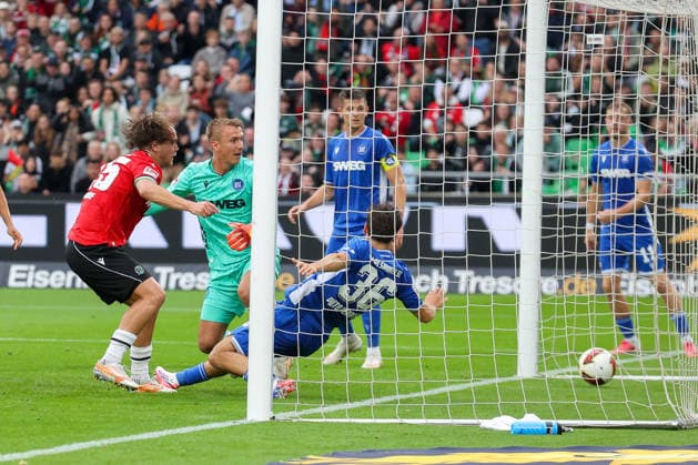 04.09.2026, xtgx, Fussball - 2.Bundesliga Hannover 96 - Karlsruher SC emspor, v.l. Tor zum 1:0 durch Lars Gindorf (Hannover, 25) (DFL DFB REGULATIONS PROHIBIT ANY USE OF PHOTOGRAPHS as IMAGE SEQUENCES and or QUASI-VIDEO) Hannover *** September 4, 2026, xtgx, Soccer 2. Bundesliga Hannover 96 vs. Karlsruher SC emspor, from left: Goal to make it 1–0 by Lars Gindorf (Hannover), 25 DFL DFB REGULATIONS PROHIBIT ANY USE OF PHOTOGRAPHS as IMAGE SEQUENCES and or QUASI-VIDEO Hannover