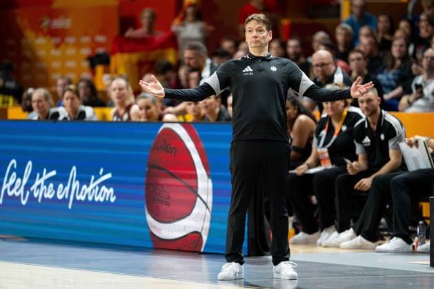 Olaf Lange (Deutschland, Trainer) enttaeuscht Enttaeuschung, GER, Spanien vs. Deutschland, Basketball, FIBA Women s World Cup 2026, Gruppenphase, Spieltag 1, 04.09.2026 GER, Spanien vs. Deutschland, Basketball, FIBA Women s World Cup 2026, Spieltag 1, 04.09.2026 Berlin *** Olaf Lange, Germany, Coach Disappointed, Disappointment, GER, Spain vs. Germany, Basketball, 2026 FIBA Women s World Cup, Group Stage, Matchday 1, September 4, 2026, GER, Spain vs. Germany, Basketball, FIBA Women’s World Cup 2026, Matchday 1, September 4, 2026, Berlin Copyright: xEibner-Pressefoto MaxxVincenx EP_MVN