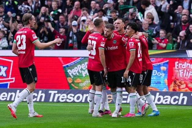 04.09.2026, xydrx, Herren, Fußball, 2.Bundesliga, Hannover 96 - Karlsruher SC, Saison 2026 2027, Heinz von Heiden Arena: Torjubel nach dem Tor zum 2:1 für Hannover 96 durch Torschütze Marcel Hartel (Hannover 96, 10) zusammen mit Stefan Teitur Thordarson (Hannover 96, 23) und Husseyn Chakroun (Hannover 96, 14) DFB regulations prohibit any use of photographs as image sequences and or quasi-video. *** September 4, 2026, xydrx, Men s, Soccer, 2. Bundesliga, Hannover 96 vs. Karlsruher SC, 2026–2027 season, Heinz von Heiden Arena: Goal celebration after Hannover 96’s 2–1 goal scored by Marcel Hartel (No. 10), along with Stefan Teitur Thordarson (No. 23) and Husseyn Chakroun (No. 14. DFB regulations prohibit any use of photographs as image sequences and or quasi-video Copyright: HMBxMedia YannisxDreimann