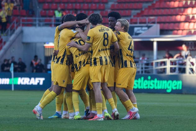Ingolstadt, Deutschland 04. September 2026: 3. Liga - 2026 2027 - Sp. 4 - FC Ingolstadt 04 gegen Alemannia Aachen Im Bild: Die Spieler von Alemannia jubeln nach dem Tor zum 0:1 DFB DFL regulations prohibit any use of photographs as image sequences and or quasi-video Audi Sportpark Bayern Copyright: xFotostandx xSchäferx