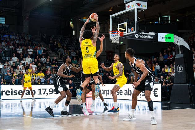 Basketball I Herren I Bundesliga I Saison 2026-2027 I Pre-Season I Veolia Towers Hamburg - EWE Baskets Oldenburg I 04.09.2026 Angriff, Wurf Tylan Pope (9, EWE Baskets Oldenburg) Hamburg Inselpark Arena Hamburg Deutschland Copyright: xLobeca Björn-OlexKehmx