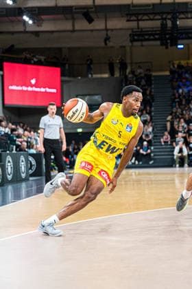 Basketball I Herren I Bundesliga I Saison 2026-2027 I Pre-Season I Veolia Towers Hamburg - EWE Baskets Oldenburg I 04.09.2026 Einzelfoto, Freisteller, Einzelbild, Cut-out, isoliertes Motiv, Sportaufnahme, Nahaufnahme, freigestellt, freigestellte Aufnahme, Aufnahme, Einzeln: Jeremy Roach (5, EWE Baskets Oldenburg) Hamburg Inselpark Arena Hamburg Deutschland Copyright: xLobeca Björn-OlexKehmx