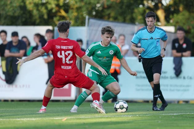 04.09.2026, Herren, Fussball, Saison 2026 2027, Regionalliga Bayern, 7. Spieltag: TSV Aubstadt - SpVgg Ansbach Fabio Bozesan ( 42, TSV Aubstadt) und Nico Hayer ( 28, SpVgg Ansbach) Sulzfeld Schulstadion Aubstadt (NGN Arena) Bayern Deutschland