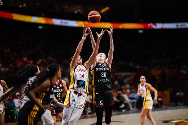 FIBA Women™s Basketball World Cup 2026: Spanien vs. Deutschland, 04.09.2026 Raquel Carrera (Spanien, 14) gegen Marie Guelich (Deutschland, 20); Basketball, FIBA Women™s Basketball World Cup 2026, Gruppenphase, Gruppe A, 1. Spieltag: Spanien vs. Deutschland am 04.09.2026 in der Uber Arena, Berlin *** FIBA Women’s Basketball World Cup 2026: Spain vs. Germany, September 4, 2026; Raquel Carrera (Spain), 14, vs. Marie Guelich (Germany), 20; Basketball; FIBA Women’s Basketball World Cup 2026; Group Stage; Group A; Matchday 1: Spain vs. Germany on September 4, 2026, at the Uber Arena, Berlin Copyright: xBEAUTIFULxSPORTS Tonhäuserx