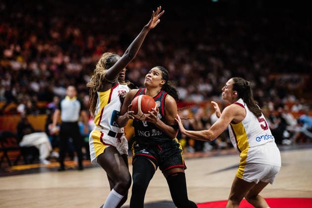 FIBA Women™s Basketball World Cup 2026: Spanien vs. Deutschland, 04.09.2026 Emma Eichmeyer (Deutschland, 8) gegen Awa Fam (Spanien, 11) und Maite Cazorla (Spanien, 5); Basketball, FIBA Women™s Basketball World Cup 2026, Gruppenphase, Gruppe A, 1. Spieltag: Spanien vs. Deutschland am 04.09.2026 in der Uber Arena, Berlin *** 2026 FIBA Women’s Basketball World Cup: Spain vs. Germany, September 4, 2026: Emma Eichmeyer (Germany), 8, vs. Awa Fam (Spain), 11, and Maite Cazorla (Spain), 5; Basketball; FIBA Women’s Basketball World Cup 2026; Group Stage; Group A; Match Day 1: Spain vs. Germany on September 4, 2026, at the Uber Arena, Berlin Copyright: xBEAUTIFULxSPORTS Tonhäuserx