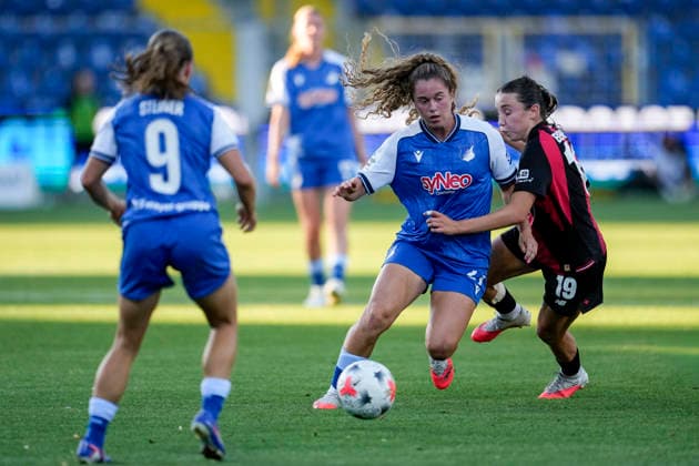 v.li.: Marie Steiner (TSG, 9), Laia Martret Jimenez (TSG, 21), Loreen Bender (B04, 19), Zweikampf, Spielszene, Duell, duel, tackle, tackling, Dynamik, Action, Aktion, 04.09.2026, Sinsheim (Hoffenheim) (Deutschland), Fussball, Google Pixel Frauen-Bundesliga, TSG 1899 Hoffenheim - Bayer 04 Leverkusen, DFB DFL REGULATIONS PROHIBIT ANY USE OF PHOTOGRAPHS AS IMAGE SEQUENCES AND OR QUASI-VIDEO. *** v li Marie Steiner TSG, 9, Laia Martret Jimenez TSG, 21, Loreen Bender B04, 19, tackle, game scene, duel, tackle, tackling, dynamics, action, 04 09 2026, Sinsheim, Hoffenheim, Germany, soccer, Google Pixel Women’s Bundesliga, TSG 1899 Hoffenheim vs. Bayer 04 Leverkusen, DFB DFL REGULATIONS PROHIBIT ANY USE OF PHOTOGRAPHS AS IMAGE SEQUENCES AND OR QUASI-VIDEO xozx
