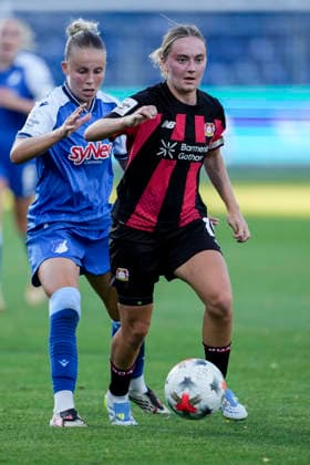 v.li.: Laura Gloning (TSG, 20), Sofie Lena Zdebel (B04, 16), Zweikampf, Spielszene, Duell, duel, tackle, tackling, Dynamik, Action, Aktion, 04.09.2026, Sinsheim (Hoffenheim) (Deutschland), Fussball, Google Pixel Frauen-Bundesliga, TSG 1899 Hoffenheim - Bayer 04 Leverkusen, DFB DFL REGULATIONS PROHIBIT ANY USE OF PHOTOGRAPHS AS IMAGE SEQUENCES AND OR QUASI-VIDEO. *** From left: Laura Gloning (TSG), 20, Sofie Lena Zdebel (B04), 16, tackle, game scene, duel, tackle, tackling, dynamism, action, 04 09 2026, Sinsheim, Hoffenheim, Germany, soccer, Google Pixel Women’s Bundesliga, TSG 1899 Hoffenheim vs. Bayer 04 Leverkusen, DFB and DFL regulations prohibit any use of photographs as image sequences and or quasi-video xozx