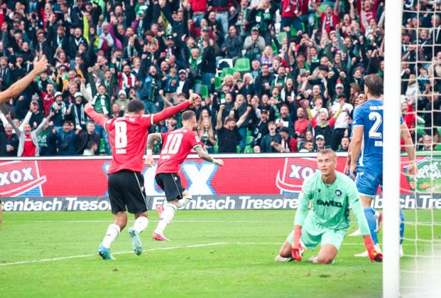 Deutschland: Fussball 2.Bundesliga 2026 2027, 4. Spieltag - Hannover 96 vs Karlsruher SC - Heinz von Heiden Arena Stadion (Hannover): Tor und Torjubel zum Marcel Hartel (Hannover 96, 10) *** Germany Soccer 2. Bundesliga 2026–2027, Matchday 4: Hannover 96 vs. Karlsruher SC at Heinz von Heiden Arena Stadium in Hannover—goal and goal celebration by Marcel Hartel of Hannover 96, 10 Copyright: xAymanxAlahmedx