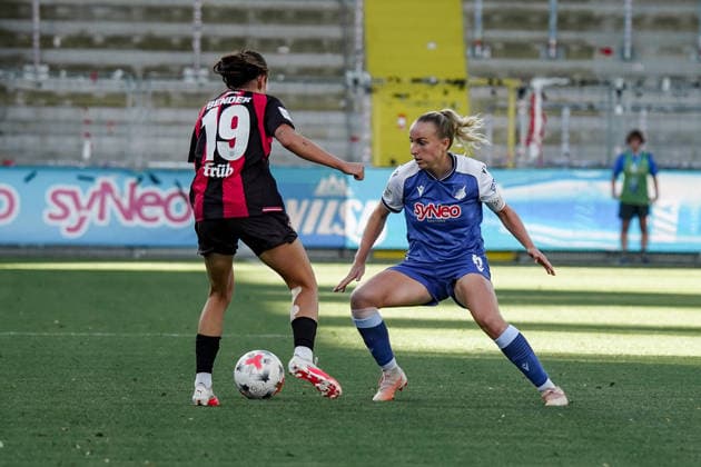 Deutschland: Fussball Saison 2026 2027 , Google Pixel Frauen-Bundesliga , 3. Spieltag , TSG 1899 Hoffenheim Frauen vs. Bayer 04 Leverkusen Frauen - Dietmar-Hopp-Stadion (Hoffenheim) : Loreen Bender (Bayer 04 Leverkusen, 19) am Ball, im Ballbesitz, im Zweikampf mit Vanessa Diehm (TSG Hoffenheim, 6) Hoffenheim Dietmar-Hopp-Stadion Deutschland Germany *** Germany Soccer Season 2026–2027, Google Pixel Women s Bundesliga, Matchday 3, TSG 1899 Hoffenheim Women vs. Bayer 04 Leverkusen Women, Dietmar Hopp Stadium, Hoffenheim; Loreen Bender (Bayer 04 Leverkusen), 19, on the ball, in possession, in a tackle with Vanessa Diehm (TSG Hoffenheim), 6 Hoffenheim, Dietmar Hopp Stadium, Germany Copyright: xBennetxLongx