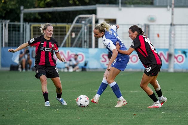 Deutschland: Fussball Saison 2026 2027 , Google Pixel Frauen-Bundesliga , 3. Spieltag , TSG 1899 Hoffenheim Frauen vs. Bayer 04 Leverkusen Frauen - Dietmar-Hopp-Stadion (Hoffenheim) : Vanessa Diehm (TSG Hoffenheim, 6) am Ball, im Ballbesitz, im Zweikampf mit Loreen Bender (Bayer 04 Leverkusen, 19) Hoffenheim Dietmar-Hopp-Stadion Deutschland Germany *** Germany Soccer Season 2026–2027, Google Pixel Women’s Bundesliga, Matchday 3, TSG 1899 Hoffenheim Women vs. Bayer 04 Leverkusen Women, Dietmar Hopp Stadium, Hoffenheim; Vanessa Diehm (TSG Hoffenheim), No. 6, on the ball, in possession, in a tackle with Loreen Bender (Bayer 04 Leverkusen), 19 Hoffenheim, Dietmar Hopp Stadium, Germany Copyright: xBennetxLongx