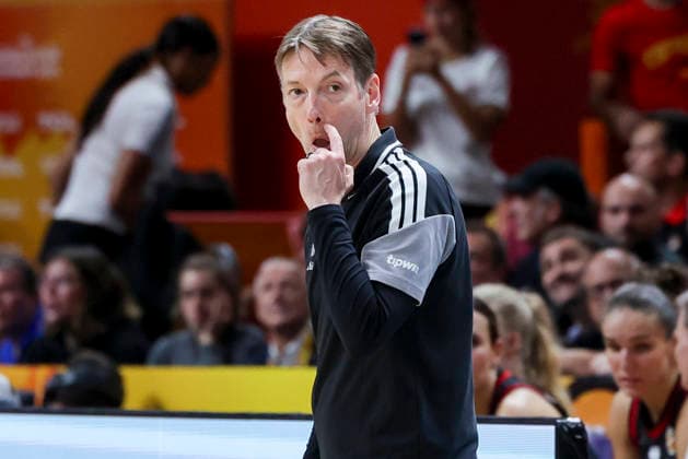 Bundestrainer Olaf Lange (Germany) looks dejected during the FIBA Women s Basketball World Cup Germany 2026 group match between Spain and Germany at Berlin Arena on September 4, 2026 in Berlin, Germany. (Photo by Marco Steinbrenner DeFodi Images) - *** German national team coach Olaf Lange looks dejected during the FIBA Women s Basketball World Cup Germany 2026 group match between Spain and Germany at the Berlin Arena on September 4, 2026, in Berlin, Germany. Photo by Marco Steinbrenner, DeFodi Images
