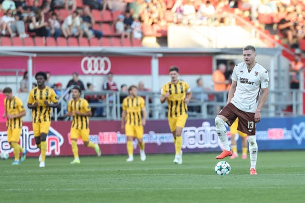 3. Liga; FC Ingolstadt 04 - Alemannia Aachen; Lars Lokotsch (13, FCI) am Abstoß nach dem 0:3 3. Liga - FC Ingolstadt 04 Saison 2026 2027 Alemannia Aachen