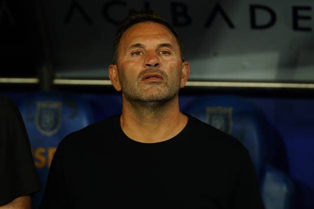 September 4, 2026, Basaksehir, Istanbul, Turkey: Okan Buruk, manager of Galatasaray, looks on before the Turkish Super League 2026 27 match between Basaksehir and Galatasaray at the Baseksehir Fatih Terim Stadium in Istanbul, Turkey, on September 4, 2026. Turkish Super League 2026 27 - Basaksehir Vs Galatasaray  - ZUMAu194 20260904_zip_u194_011 Copyright: xTolgaxUluturkx