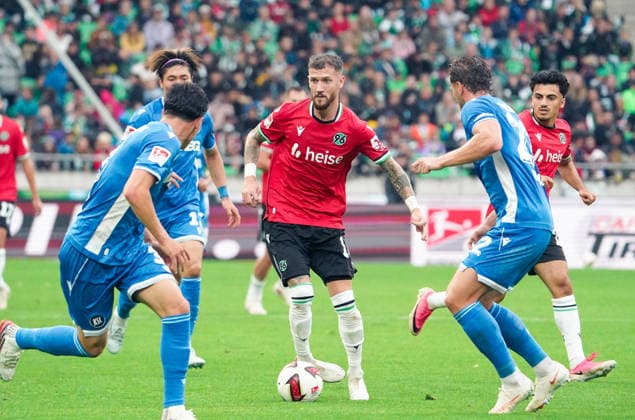 Deutschland: Fussball 2.Bundesliga 2026 2027, 4. Spieltag - Hannover 96 vs Karlsruher SC - Heinz von Heiden Arena Stadion (Hannover): am Ball Marcel Hartel (Hannover 96, 10) *** German Soccer 2. Bundesliga 2026–2027, Matchday 4: Hannover 96 vs. Karlsruher SC at Heinz von Heiden Arena Stadium in Hannover; Marcel Hartel of Hannover 96, 10 Copyright: xAymanxAlahmedx