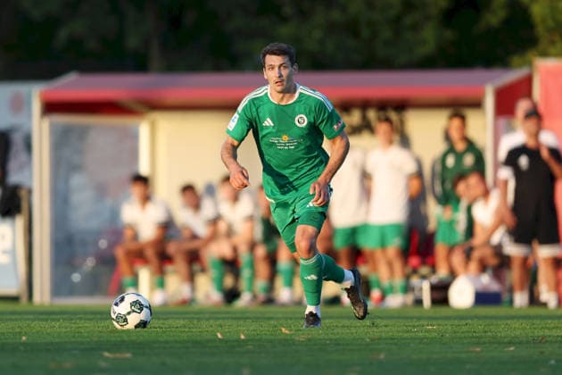04.09.2026, Herren, Fussball, Saison 2026 2027, Regionalliga Bayern, 7. Spieltag: TSV Aubstadt - SpVgg Ansbach Ben Müller ( 24, SpVgg Ansbach) im Ballbesitz Sulzfeld Schulstadion Aubstadt (NGN Arena) Bayern Deutschland