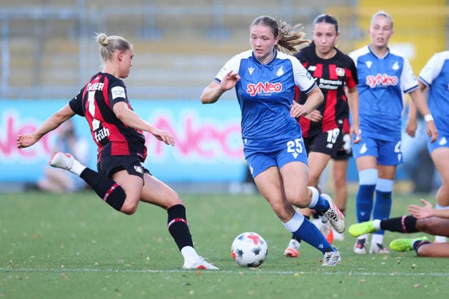 Jonna van de Velde (TSG Hoffenheim, 25) presst Cornelia Kramer (Bayer 04 Leverkusen, 07), GER, TSG 1899 Hoffenheim vs. Bayer 04 Leverkusen, Fussball, Google Pixel Frauen-Bundesliga, 3. Spieltag, 2026 2027, 04.09.2026, DFL REGULATIONS PROHIBIT ANY USE OF PHOTOGRAPHS AS IMAGE SEQUENCES AND OR QUASI-VIDEO, GER, TSG 1899 Hoffenheim vs. Bayer 04 Leverkusen, Fussball, Google Pixel Frauen-Bundesliga, 3. Spieltag, 2026 2027, 04.09.2026 Hoffenheim *** Jonna van de Velde (TSG Hoffenheim), 25, presses Cornelia Kramer (Bayer 04 Leverkusen), 07, GER, TSG 1899 Hoffenheim vs. Bayer 04 Leverkusen, Soccer, Google Pixel Women’s Bundesliga, Matchday 3, 2026–2027, April 9, 2026, DFL regulations prohibit any use of photographs as image sequences and or quasi-video, GER, TSG 1899 Hoffenheim vs. Bayer 04 Leverkusen, Soccer, Google Pixel Women’s Bundesliga, Matchday 3, 2026–2027, September 4, 2026, Hoffenheim Copyright: xEibner-Pressefoto JanxPrihodax EP_JPA