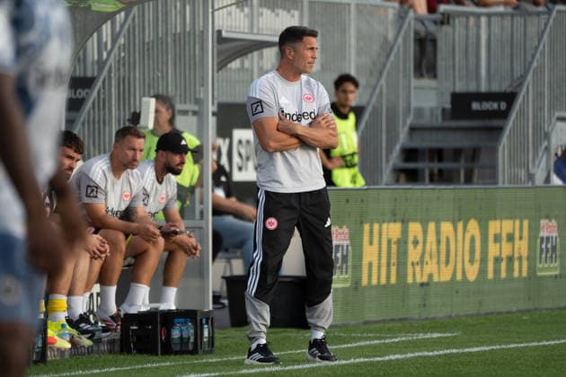 04.09.2026, xhfmx, Fussball Regionalliga Suedwest, Eintracht Frankfurt II - FC-Astoria Walldorf Patrick Glöckner (Trainer Eintracht Frankfurt U21, U 21 mit verschränkten Armen Dreieich