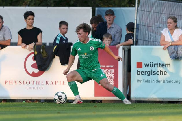 04.09.2026, Herren, Fussball, Saison 2026 2027, Regionalliga Bayern, 7. Spieltag: TSV Aubstadt - SpVgg Ansbach Nico Hayer ( 28, SpVgg Ansbach) im Ballbesitz Sulzfeld Schulstadion Aubstadt (NGN Arena) Bayern Deutschland
