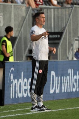 04.09.2026, xhfmx, Fussball Regionalliga Suedwest, Eintracht Frankfurt II - FC-Astoria Walldorf Patrick Glöckner (Trainer Eintracht Frankfurt U21, U 21 gibt Anweisungen an seine Mannschaft Dreieich