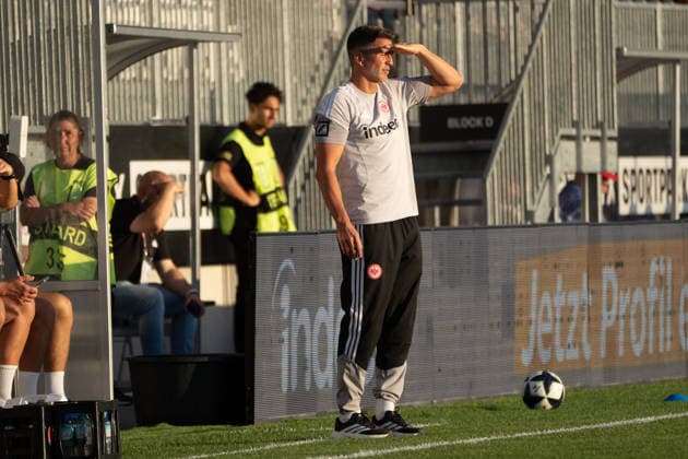 04.09.2026, xhfmx, Fussball Regionalliga Suedwest, Eintracht Frankfurt II - FC-Astoria Walldorf Patrick Glöckner (Trainer Eintracht Frankfurt U21, U 21 versucht den Durchblick zu behalten Dreieich