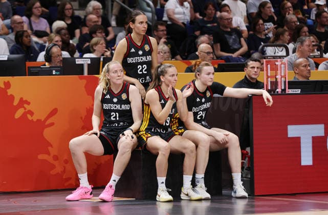 Marie Guelich, Emily Bessoir, Britta Daub, Lina Sontag vor Einwechselung Basketball FIBA World Cup Weltmeisterschaft Frauen Saison 2026 2027 04.09.2026 DBB Deutschland GER vs Spanien ESP *** Marie Guelich, Emily Bessoir, Britta Daub, Lina Sontag before being substituted into the game: Sports, Basketball, FIBA World Cup, Women s World Championship, 2026-2027 season, April 9, 2026, DBB, Germany (GER) vs. Spain (ESP)