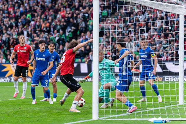 Hannover, Deutschland 04. September 2026: 2. BL - 2026 2027 - Sp. 4 - Hannover 96 gegen Karlsruher SC Im Bild: Lars Gindorf (H96) macht das Tor zum 1:0 DFL DFB regulations prohibit any use of photographs as image sequences and or quasi-video Heinz von Heiden Arena Niedersachsen *** Hanover, Germany September 4, 2026 2nd Bundesliga 2026–2027 Matchday 4 Hannover 96 vs. Karlsruher SC Pictured: Lars Gindorf (H96) scores the 1–0 goal. DFL and DFB regulations prohibit any use of photographs as image sequences and or quasi-video. Heinz von Heiden Arena, LowerLower Saxony Copyright: xFotostandx xKruczynskix