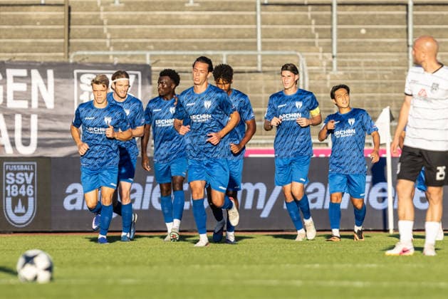 SSV Ulm 1846 Fußball vs. SGV Freiberg Heilbronn, Fussball, Regionalliga Südwest, 5. Spieltag, Donaustadion Ulm 04.09.26 Torjubel Jubel Freude nach Treffer Tor Torschuss zum 0:1 durch Michael Martin (SGV Heilbronn-Freiberg, 8). Team Mannschaft SGV Freiberg SSV Ulm 1846 Fußball vs. SGV Freiberg Heilbronn, Fussball, Regionalliga Südwest, 5. Spieltag, Donaustadion Ulm 04.09.26 Foto: Lucca Fundel Ulm Donaustadion Baden-Württemberg Deutschland