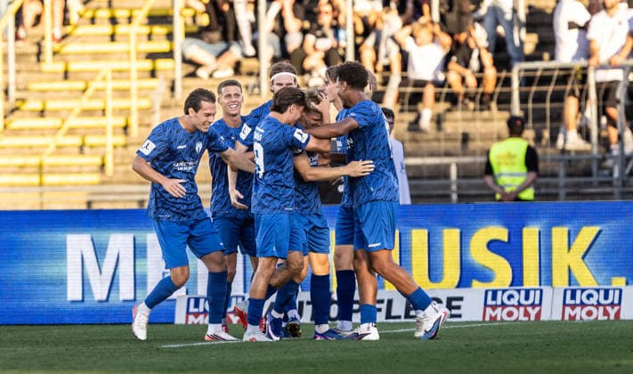 SSV Ulm 1846 Fußball vs. SGV Freiberg Heilbronn, Fussball, Regionalliga Südwest, 5. Spieltag, Donaustadion Ulm 04.09.26 Torschuss Torjubel Jubel Freude nach Treffer Tor Torschuss zum 0:2 durch Tino Bradara (SGV Heilbronn-Freiberg, 2). Team Mannschaft SGV Freiberg SSV Ulm 1846 Fußball vs. SGV Freiberg Heilbronn, Fussball, Regionalliga Südwest, 5. Spieltag, Donaustadion Ulm 04.09.26 Foto: Lucca Fundel Ulm Donaustadion Baden-Württemberg Deutschland