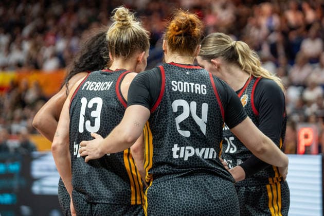 Deutschland: Basketball, FIBA Women™s World Cup, Deutschland vs. Spanien am 04.09.2026 in Berlin (Berlin Arena): Leonie Fiebich (Deutschland, 13) und Lina Sontag (Deutschland, 24) *** German Basketball, FIBA Women’s World Cup, Germany vs. Spain on September 4, 2026, in Berlin at the Berlin Arena: Leonie Fiebich (Germany, 13) and Lina Sontag (Germany, 24) Copyright: xSvenxHeidmannx
