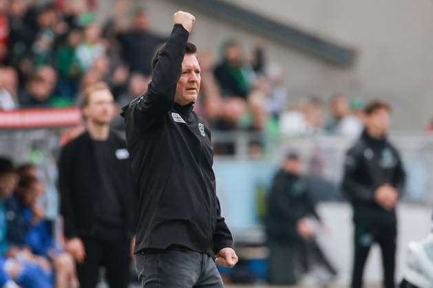 2. Bundesliga - Hannover 96 - Karlsruher SC am 04.09.2026 in der Heinz von Heiden Arena in Hannover Trainer Christian Titz (Hannover) jubelt und freut sich über das Tor zum 1 zu 0 *** 2. Bundesliga: Hannover 96 vs. Karlsruher SC on September 4, 2026, at the Heinz von Heiden Arena in Hannover. Coach Christian Titz of Hannover celebrates and rejoices after the goal that made it 1–0. MH