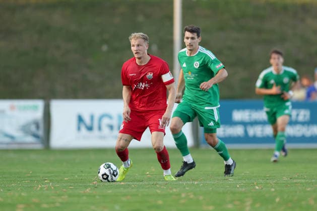 04.09.2026, Herren, Fussball, Saison 2026 2027, Regionalliga Bayern, 7. Spieltag: TSV Aubstadt - SpVgg Ansbach Steffen Behr ( 16, TSV Aubstadt) im Ballbesitz Sulzfeld Schulstadion Aubstadt (NGN Arena) Bayern Deutschland