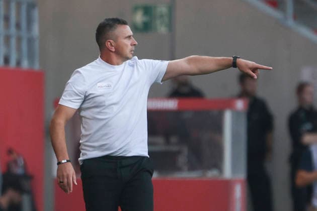 Ingolstadt, Deutschland 04. September 2026: 3. Liga - 2026 2027 - Sp. 4 - FC Ingolstadt 04 gegen Alemannia Aachen Im Bild: Trainer Mersad Selimbegovic (Aachen) DFB DFL regulations prohibit any use of photographs as image sequences and or quasi-video Audi Sportpark Bayern Copyright: xFotostandx xSchäferx
