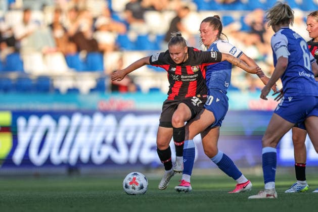 GER, Sinsheim, TSG Hoffenheim vs Bayer 04 Leverkusen, Google Pixel Frauen Bundesliga, Fussball, DFB, Spielzeit 2026 2027, Dietmar Hopp Stadion, 3. Spieltag im Bild v.l.: Vanessa Fudalla (Bayer 04 Leverkusen Frauen 21), &Valesca Ampoorter (TSG Hoffenheim Frauen 10) DFB DFL REGULATIONS PROHIBIT ANY USE OF PHOTOGRAPHS AS IMAGE SEQUENCES AND OR QUASI-VIDEO, 04.09.2026 *** GER, Sinsheim, TSG Hoffenheim vs. Bayer 04 Leverkusen, Google Pixel Women’s Bundesliga, Soccer, DFB, 2026–2027 Season, Dietmar Hopp Stadium, Matchday 3 in pictures (from left): Vanessa Fudalla, Bayer 04 Leverkusen Women’s Team 21, Valesca Ampoorter, TSG Hoffenheim Women’s Team No. 10. DFB and DFL regulations prohibit any use of photographs as image sequences and or quasi-video. April 9, 2026 Copyright: HMBxMedia HendrikxHamelau