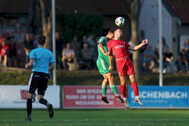 04.09.2026, Herren, Fussball, Saison 2026 2027, Regionalliga Bayern, 7. Spieltag: TSV Aubstadt - SpVgg Ansbach Max Grimm ( 9, TSV Aubstadt) und Lukas Oberseider ( 15, SpVgg Ansbach) Sulzfeld Schulstadion Aubstadt (NGN Arena) Bayern Deutschland