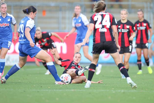 Estrella Merino Gonzalez (Bayer 04 Leverkusen, 10) setzt zum Tackling an gegen Svenja Foelmli (TSG Hoffenheim, 19) , GER, TSG 1899 Hoffenheim vs. Bayer 04 Leverkusen, Fussball, Google Pixel Frauen-Bundesliga, 3. Spieltag, 2026 2027, 04.09.2026, DFL REGULATIONS PROHIBIT ANY USE OF PHOTOGRAPHS AS IMAGE SEQUENCES AND OR QUASI-VIDEO, GER, TSG 1899 Hoffenheim vs. Bayer 04 Leverkusen, Fussball, Google Pixel Frauen-Bundesliga, 3. Spieltag, 2026 2027, 04.09.2026 Hoffenheim *** Estrella Merino Gonzalez of Bayer 04 Leverkusen, No. 10, prepares to tackle Svenja Foelmli of TSG Hoffenheim, No. 19, GER, TSG 1899 Hoffenheim vs. Bayer 04 Leverkusen, Soccer, Google Pixel Women’s Bundesliga, Matchday 3, 2026–2027, September 4, 2026, DFL regulations prohibit any use of photographs as image sequences and or quasi-video, GER, TSG 1899 Hoffenheim vs. Bayer 04 Leverkusen, Soccer, Google Pixel Women’s Bundesliga, Matchday 3, 2026–2027, September 4, 2026, Hoffenheim Copyright: xEibner-Pressefoto JanxPrihodax EP_JPA