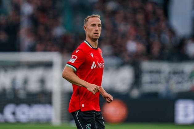 Deutschland: 2. Bundesliga 2026 - 2027, 4. Spieltag - Hannover 96 vs Karlsruher SC - Heinz von Heiden Arena (Hannover): Maurice Neubauer (Hannover 96, 33) Einzelbild *** Germany 2. Bundesliga 2026–2027, Matchday 4: Hannover 96 vs. Karlsruher SC, Heinz von Heiden Arena, Hannover; Maurice Neubauer, Hannover 96, 33, single frame Copyright: xTomxLauruschkatx