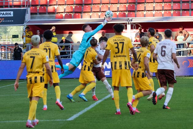 Torwart Stefan Bajic (Alemannia Achen, Nr.23) hat heute in der ersten Halbzeit leichtes Spiel beim Spiel FC Ingolstadt 04 gegen Alemannia Aachen am 04.09.2026, DFB regulations prohibit any use of photographs as image sequences and or quasi-video. GER, Fussball, 3. Liga, Spieltag 4, FC Ingolstadt 04 gegen Alemannia Aachen, 04.09.2026, Audi Sportpark Ingolstadt Copyright: xEibner-Pressefoto OliverxSTRISCHx EP-OSH