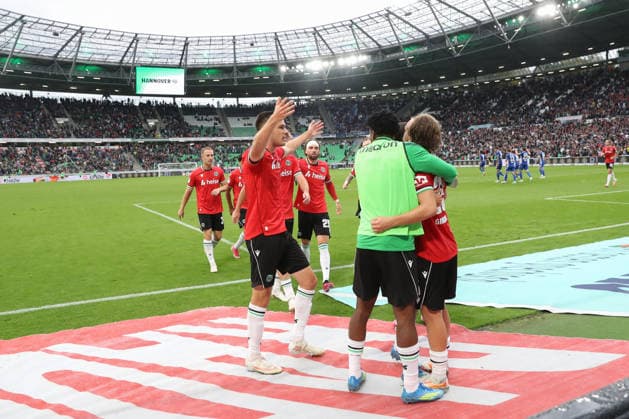 04.09.2026, xtgx, Fussball 2. Bundesliga, Hannover 96 - Karlsruher SC, v.l. Lars Gindorf (Hannover, 25) Jubel, Torjubel, jubelt ueber das Tor, celebrate the goal, celebration (DFL DFB REGULATIONS PROHIBIT ANY USE OF PHOTOGRAPHS as IMAGE SEQUENCES and or QUASI-VIDEO) Hannover *** September 4, 2026, xtgx, Soccer 2. Bundesliga, Hannover 96 vs. Karlsruher SC, from left: Lars Gindorf (Hannover), 25, celebrating, Goal celebration, celebrating the goal, DFL DFB REGULATIONS PROHIBIT ANY USE OF PHOTOGRAPHS AS IMAGE SEQUENCES AND OR QUASI-VIDEO Hannover