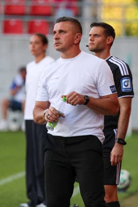 Trainer Mersad Selimbegovic (Cheftrainer Alemannia Achen) noch skeptisch beim Spiel FC Ingolstadt 04 gegen Alemannia Aachen am 04.09.2026, DFB regulations prohibit any use of photographs as image sequences and or quasi-video. GER, Fussball, 3. Liga, Spieltag 4, FC Ingolstadt 04 gegen Alemannia Aachen, 04.09.2026, Audi Sportpark Ingolstadt Copyright: xEibner-Pressefoto OliverxSTRISCHx EP-OSH