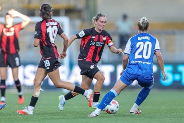 GER, Sinsheim, TSG Hoffenheim vs Bayer 04 Leverkusen, Google Pixel Frauen Bundesliga, Fussball, DFB, Spielzeit 2026 2027, Dietmar Hopp Stadion, 3. Spieltag im Bild v.l.: Sofie Zdebel (Bayer 04 Leverkusen Frauen 16), Laura Gloning (TSG Hoffenheim Frauen 20) DFB DFL REGULATIONS PROHIBIT ANY USE OF PHOTOGRAPHS AS IMAGE SEQUENCES AND OR QUASI-VIDEO, 04.09.2026 *** GER, Sinsheim, TSG Hoffenheim vs. Bayer 04 Leverkusen, Google Pixel Women’s Bundesliga, Soccer, DFB, 2026–2027 Season, Dietmar Hopp Stadium, Matchday 3 in pictures (from left): Sofie Zdebel, Bayer 04 Leverkusen Women’s Team, age 16, Laura Gloning, TSG Hoffenheim Women’s Team, age 20. DFB and DFL regulations prohibit any use of photographs as image sequences and or quasi-video. April 9, 2026 Copyright: HMBxMedia HendrikxHamelau