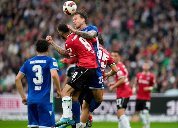 Waniss Taibi (Hannover 96, 8) und Marcel Franke (Karlsruher SC, 28) springen zum Kopfball. GER, Hannover 96 vs Karlsruher SC, 2. Bundesliga, 4. Spieltag, Saison 2026-27, Heinz von Heiden Arena, Hannover, 04.09.2026 DFL REGULATIONS PROHIBIT ANY USE OF PHOTOGRAPHS AS IMAGE SEQUENCES AND OR QUASI-VIDEO GER, Hannover 96 vs Karlsruher SC, 2. Bundesliga, 4. Spieltag, Saison 2026-27, 04.09.2026 Hannover *** Waniss Taibi (Hannover 96), 8, and Marcel Franke (Karlsruher SC), 28, jump for a header, GER, Hannover 96 vs. Karlsruher SC, 2. Bundesliga, Matchday 4, 2026–27 season, Heinz von Heiden Arena, Hannover, September 4, 2026 DFL regulations prohibit any use of photographs as image sequences and or quasi-video GER, Hannover 96 vs. Karlsruher SC, 2. Bundesliga, Matchday 4, 2026–27 season, September 4, 2026, Hannover Copyright: xEibner-Pressefoto ScottxColemanx EP_SCN