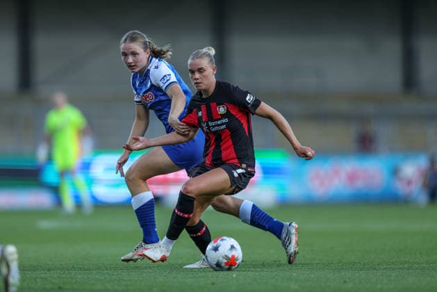 GER, Sinsheim, TSG Hoffenheim vs Bayer 04 Leverkusen, Google Pixel Frauen Bundesliga, Fussball, DFB, Spielzeit 2026 2027, Dietmar Hopp Stadion, 3. Spieltag im Bild v.l.: Jonna van de Velde (TSG Hoffenheim Frauen 25), Cornelia Kramer (Bayer 04 Leverkusen Frauen 7) DFB DFL REGULATIONS PROHIBIT ANY USE OF PHOTOGRAPHS AS IMAGE SEQUENCES AND OR QUASI-VIDEO, 04.09.2026 *** GER, Sinsheim, TSG Hoffenheim vs. Bayer 04 Leverkusen, Google Pixel Women s Bundesliga, Soccer, DFB, 2026–2027 Season, Dietmar Hopp Stadium, Matchday 3 in pictures (from left): Jonna van de Velde (TSG Hoffenheim Women), 25, Cornelia Kramer, Bayer 04 Leverkusen Women 7. DFB and DFL regulations prohibit any use of photographs as image sequences and or quasi-video. April 9, 2026 Copyright: HMBxMedia HendrikxHamelau