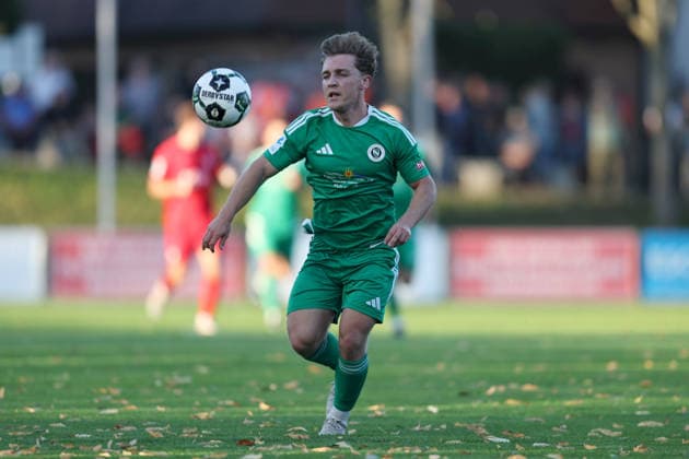 04.09.2026, Herren, Fussball, Saison 2026 2027, Regionalliga Bayern, 7. Spieltag: TSV Aubstadt - SpVgg Ansbach Nico Hayer ( 28, SpVgg Ansbach) im Ballbesitz Sulzfeld Schulstadion Aubstadt (NGN Arena) Bayern Deutschland