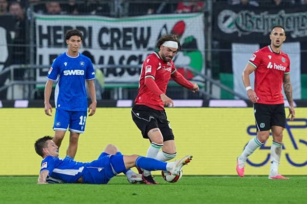 04.09.2026, xydrx, Herren, Fußball, 2.Bundesliga, Hannover 96 - Karlsruher SC, Saison 2026 2027, Heinz von Heiden Arena: Marvin Wanitzek (Karlsruher SC, 10) im Zweikampf gegen Kolja Oudenne (Hannover 96, 29) DFB regulations prohibit any use of photographs as image sequences and or quasi-video. *** September 4, 2026, xydrx, Men s, Soccer, 2. Bundesliga, Hannover 96 vs. Karlsruher SC, 2026–2027 season, Heinz von Heiden Arena, Marvin Wanitzek (Karlsruher SC), No. 10 in a tackle against Kolja Oudenne (Hannover 96), No. 29. DFB regulations prohibit any use of photographs as image sequences and or quasi-video. Copyright: HMBxMedia YannisxDreimann