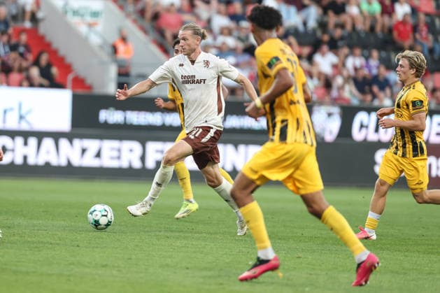 3. Liga; FC Ingolstadt 04 - Alemannia Aachen; Vinko Å apina (41, FCI) Zweikampf Kampf um den Ball Joel da Silva Kiala (37 AA) 3. Liga - FC Ingolstadt 04 Saison 2026 2027 Alemannia Aachen